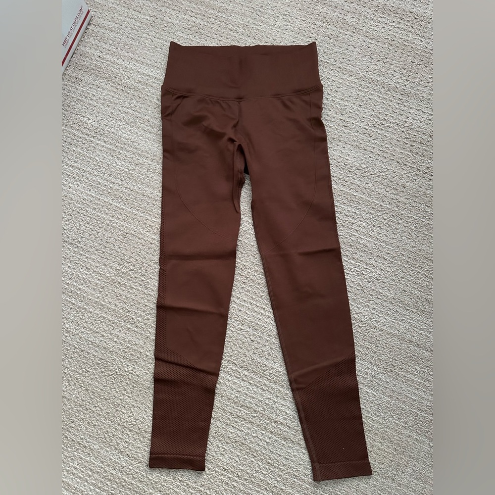 #244 Women's Unbranded Workout Leggings in Brown Size Medium.